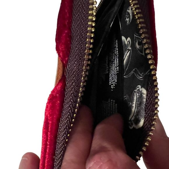 Loungefly Disney Hocus Pocus I Smell Children Wallet Zip Around Cosplay Funko - Picture 5 of 10